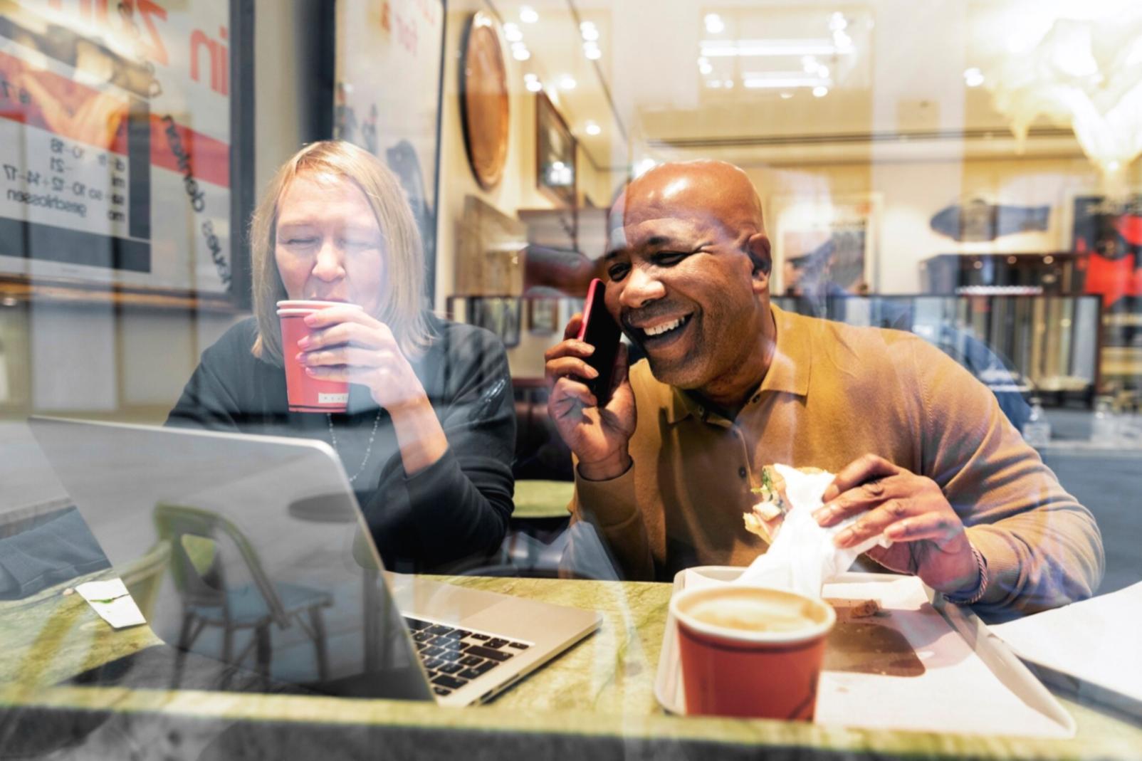 Étudiants participant à des formations sur les stratégies de création de liens